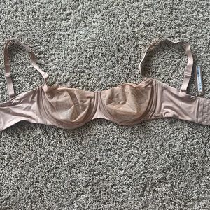 NEW WITH TAG SKIMS No Show Molded Unlined Balconette Bra
